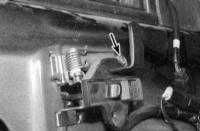  Снятие и установка ручек, цилиндра и фиксатора (защелки)  замка двери Jeep Grand Cherokee