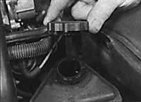  Уровень жидкости в системе рулевого управления с усилителем Opel Vectra B